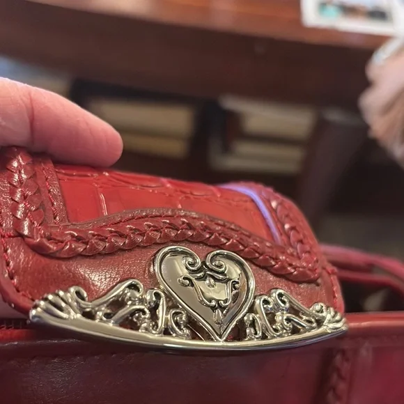 Vibrant Red Leather Clutch with Crocodile Texture - Picture 5 of 9
